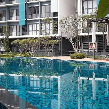 Cozystay @ Core Soho Suite Klia Сепанг Екстериор снимка