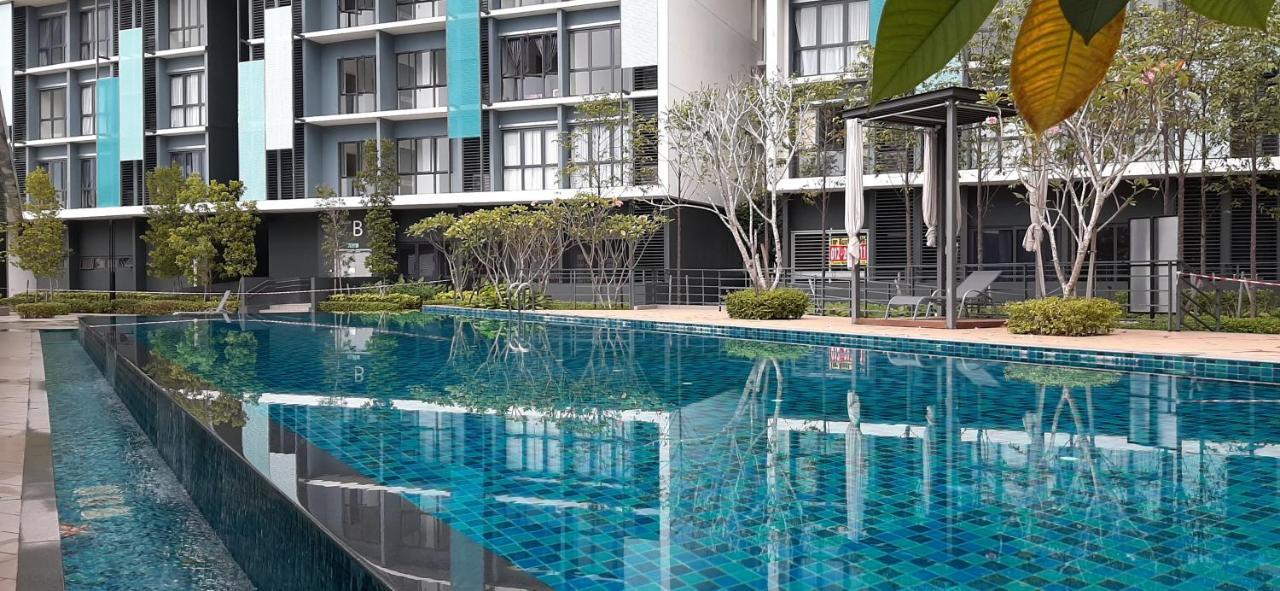 Cozystay @ Core Soho Suite Klia Сепанг Екстериор снимка